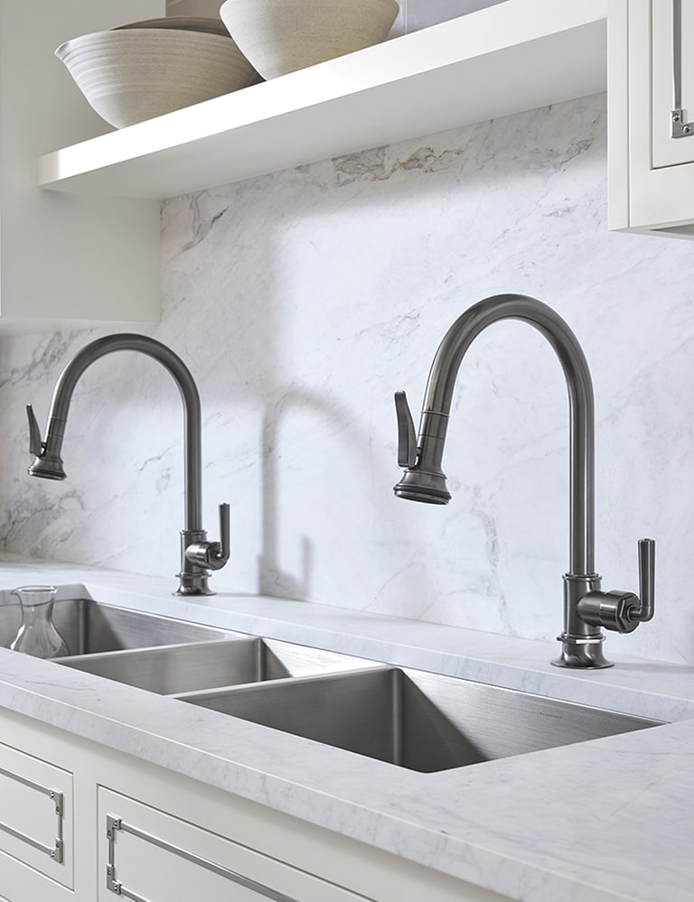 Stunning integrated pull sprays epitomize convenience and come in a range of proportions, from small-scale to show-stopping.
