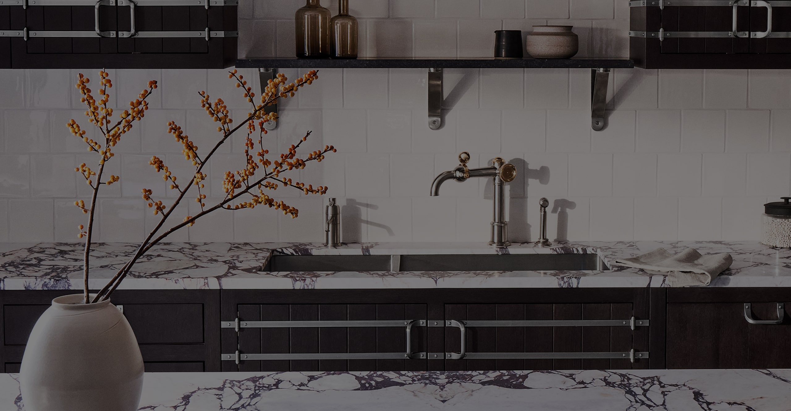Create a refined look that reflects your own singular style. Our selection of authentic options, from classic porcelain to mixed finishes, lets you take your faucet to the next level.
